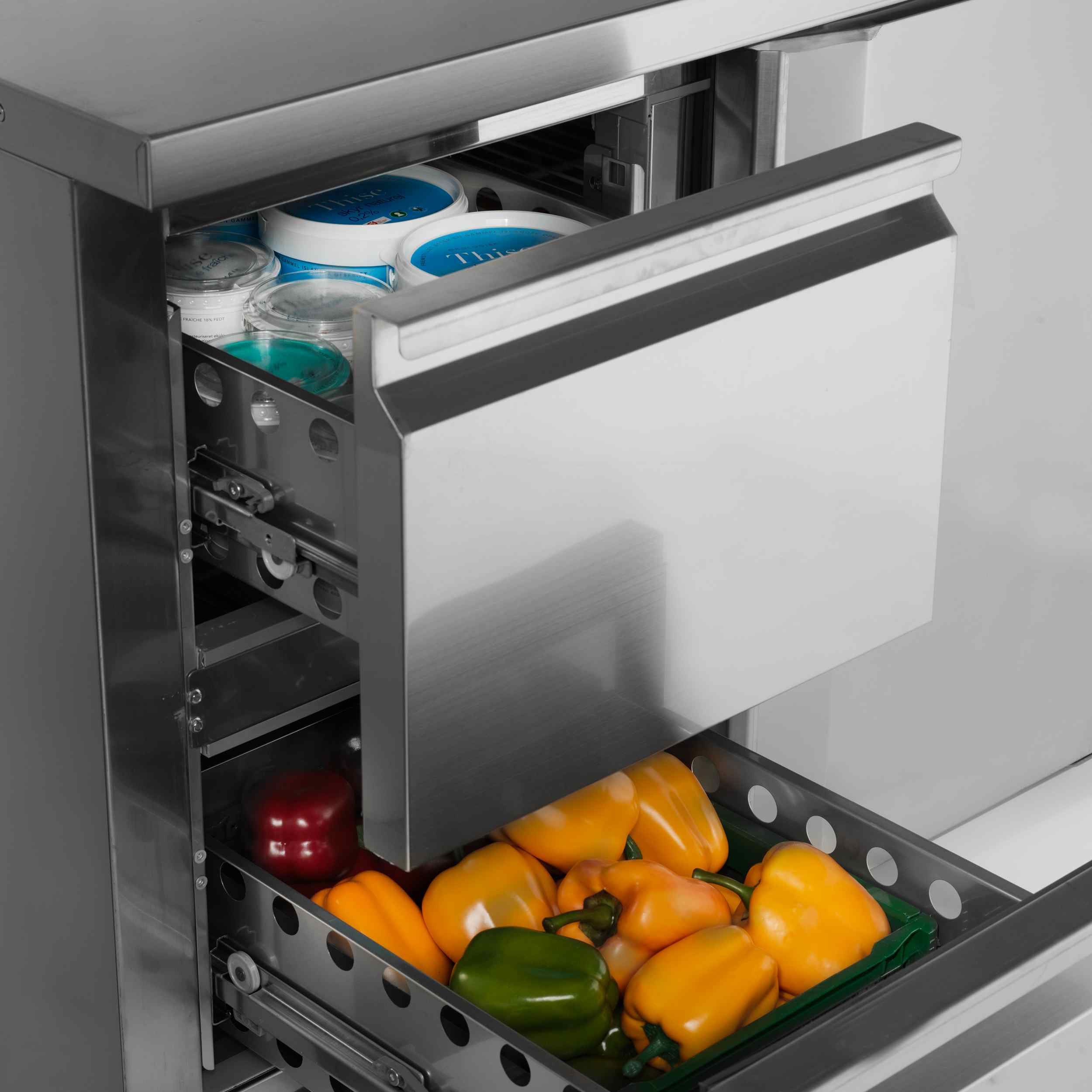 Comptoir réfrigéré professionnel avec dosseret GN1/1 positif 272 litres - CK7240 - Tefcold en cuisine professionnelle