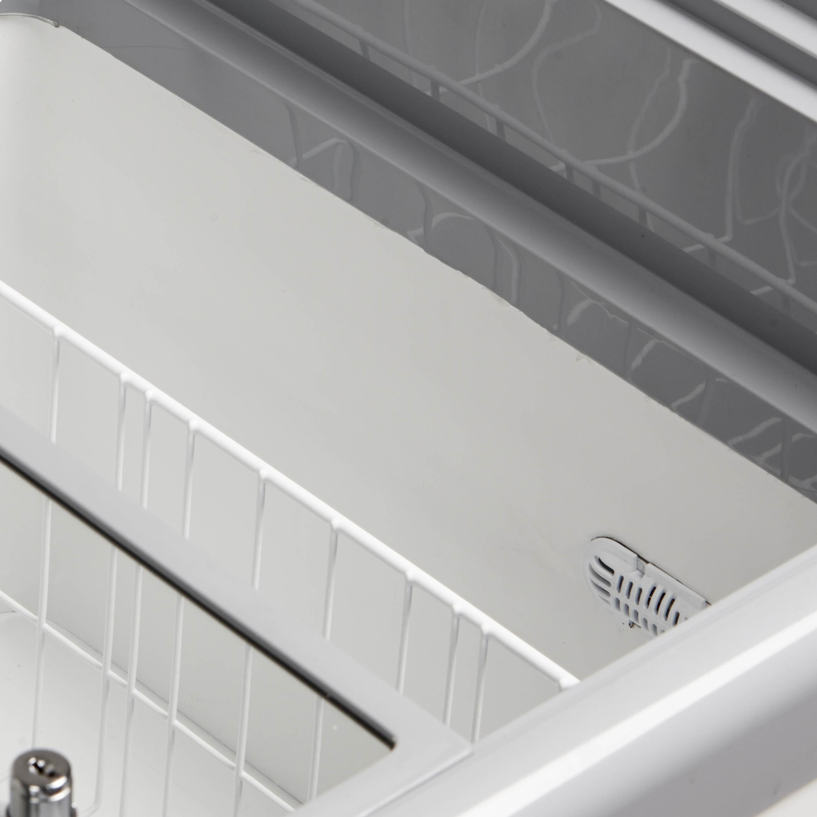 Congélateur coffre professionnel couvercles coulissants vitrés plats 367 l 4 roulettes freins - NIC502SC - Tefcold en cuisine professionnelle