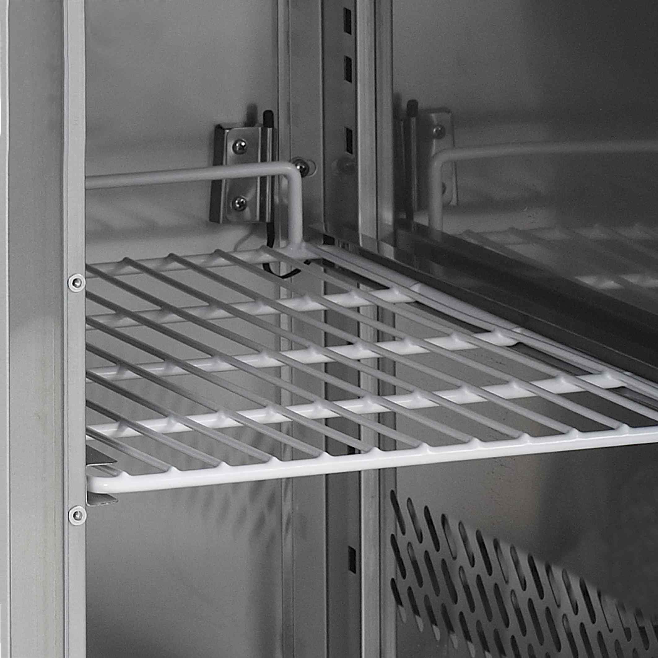 Congélateur professionnel 2 portes pleines 230 L négatif - SA910BT - Tefcold en cuisine professionnelle